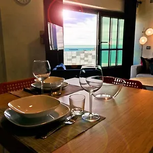 Modern & Bright Flat - 2 Min From The Sea , Savona Italia